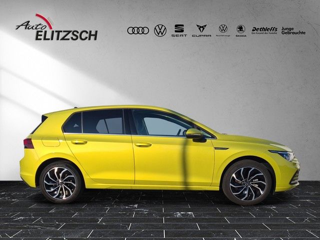 Fahrzeugabbildung Volkswagen Golf VIII Style LED ACC AID HUD NAVI PDC SHZ LED