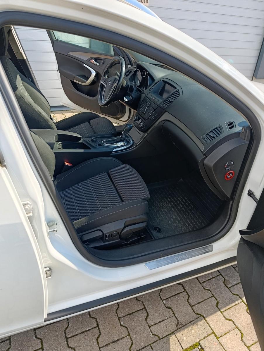 Opel Insignia 2011 — photo 6