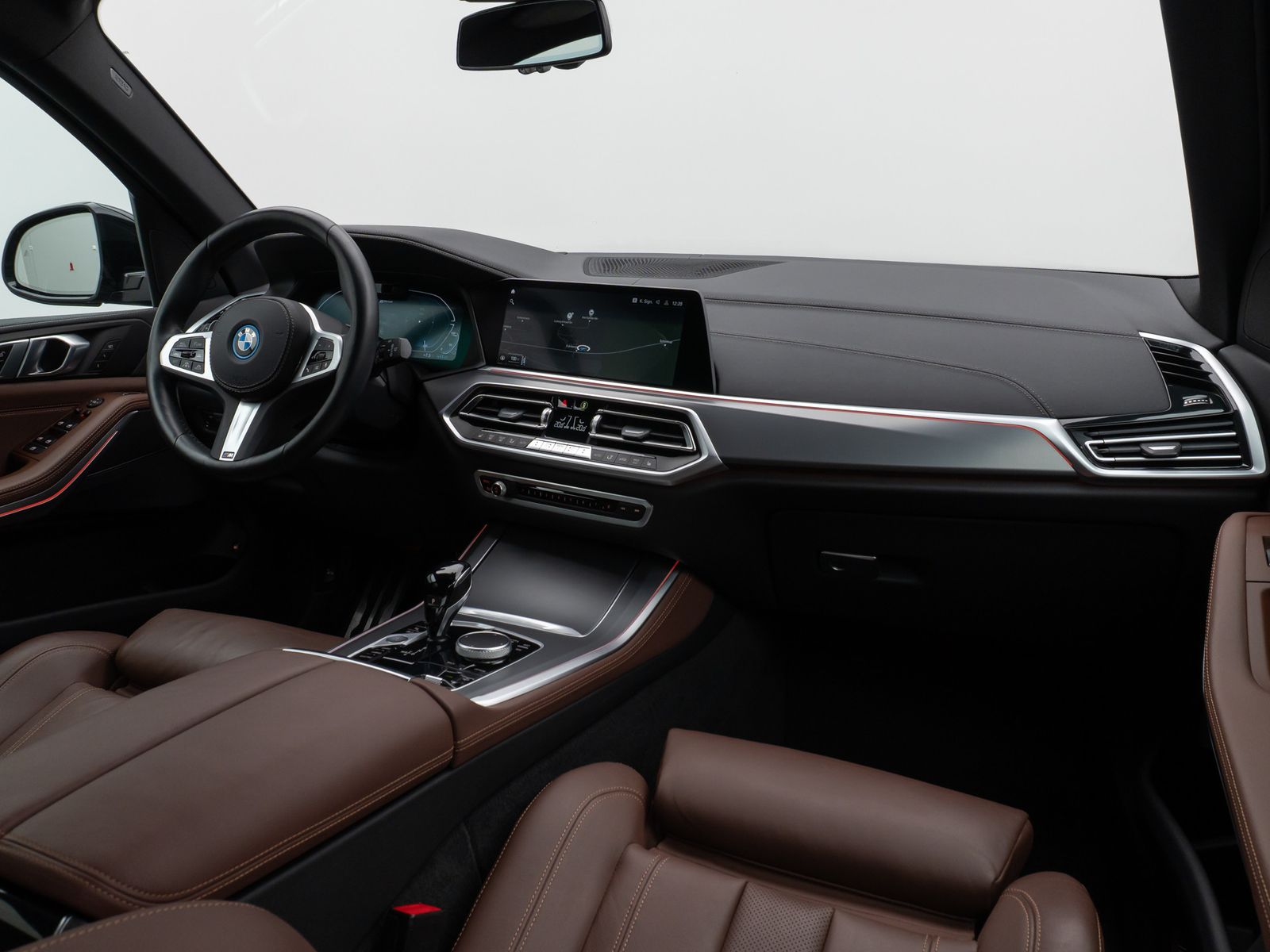 Fahrzeugabbildung BMW X5 xD45e M Sport Kamera Laser HUD DAB HiFi ACC