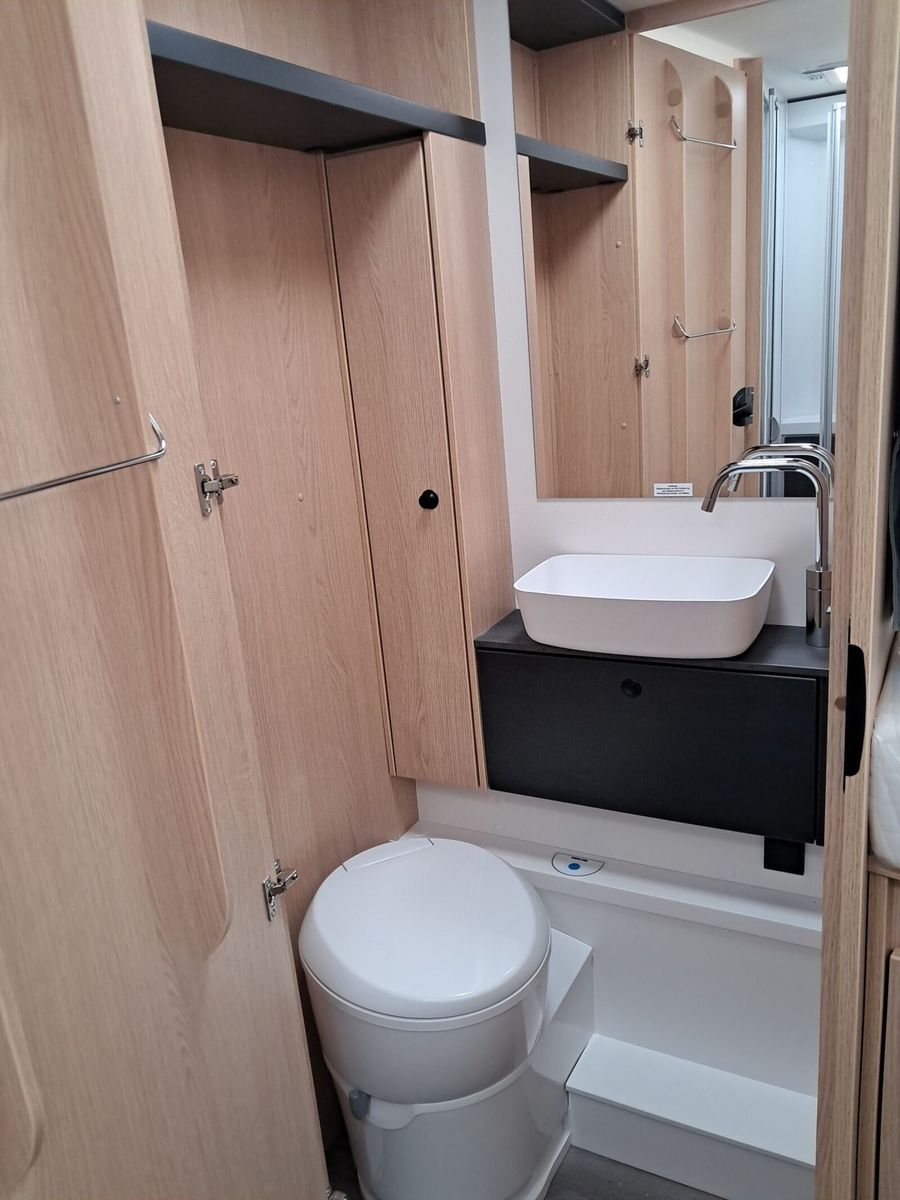 Fahrzeugabbildung Sunlight Adventure T Ford 680 BiXenon,Autom.Abwasserisol.