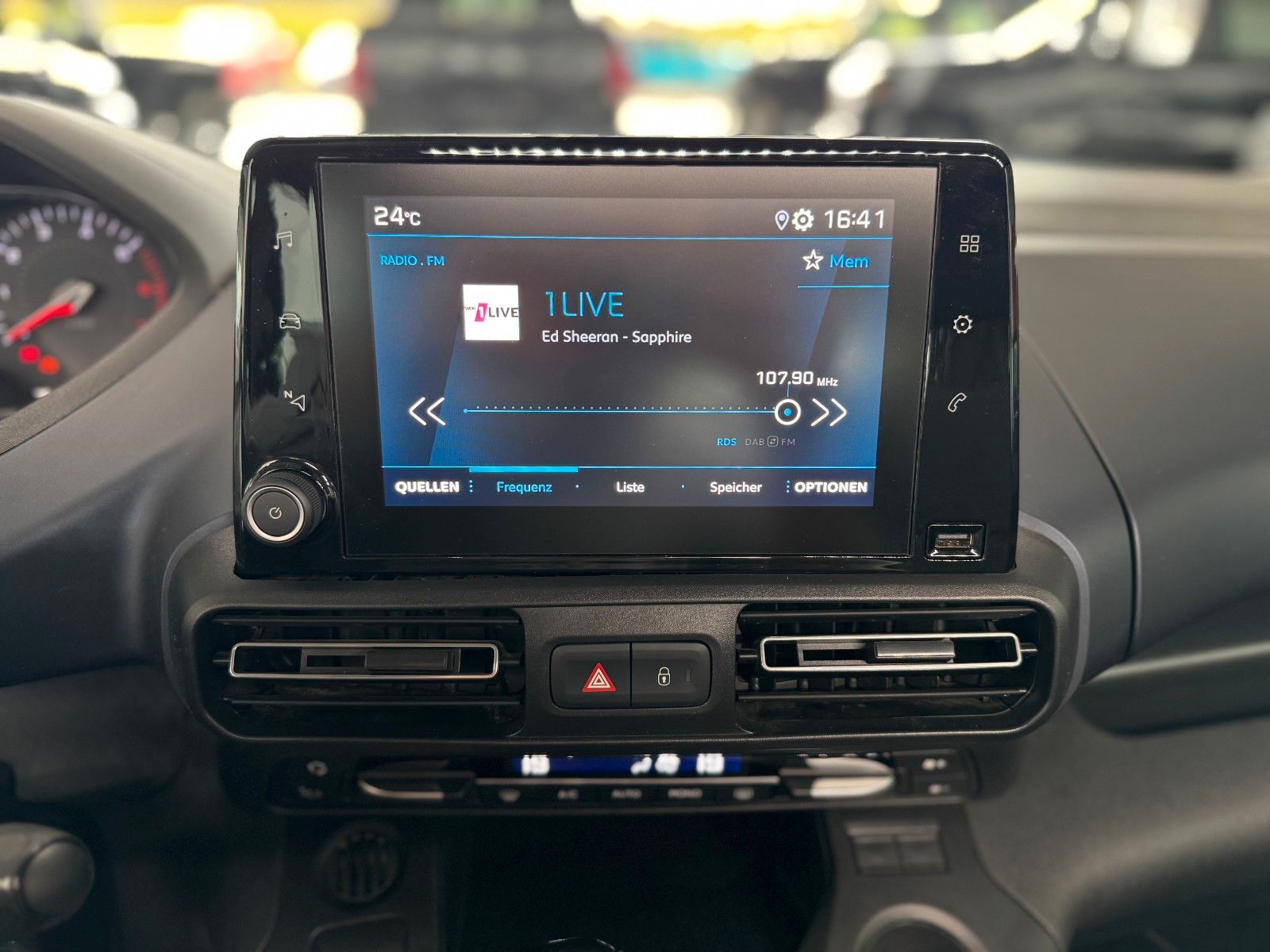 Fahrzeugabbildung Peugeot Rifter 1.5 HDI Allure AHK Klima Drive-Assist-Pak