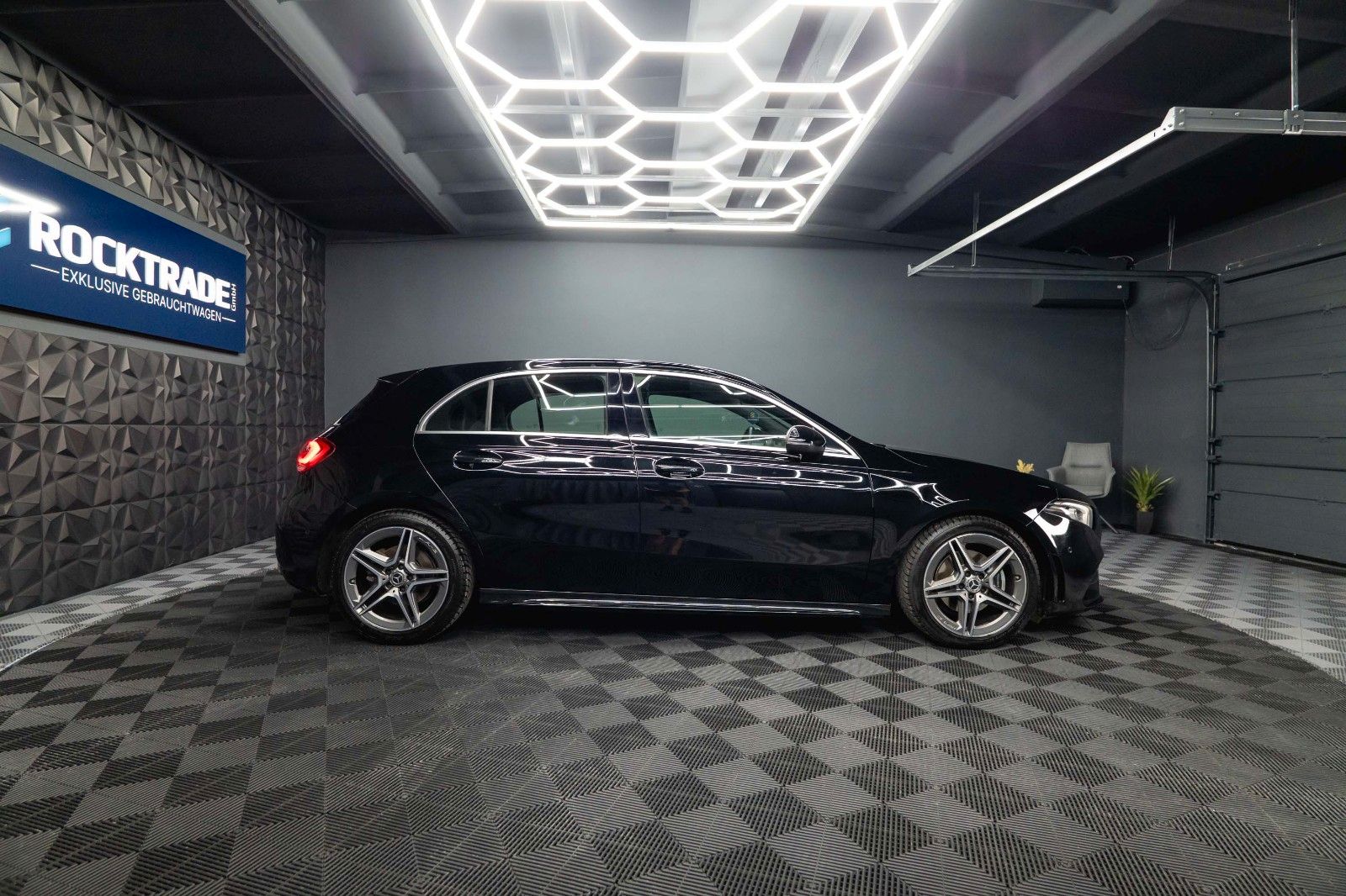Fahrzeugabbildung Mercedes-Benz A 200 AMG Line *LED*Virtual Cockpit*CarPlay*