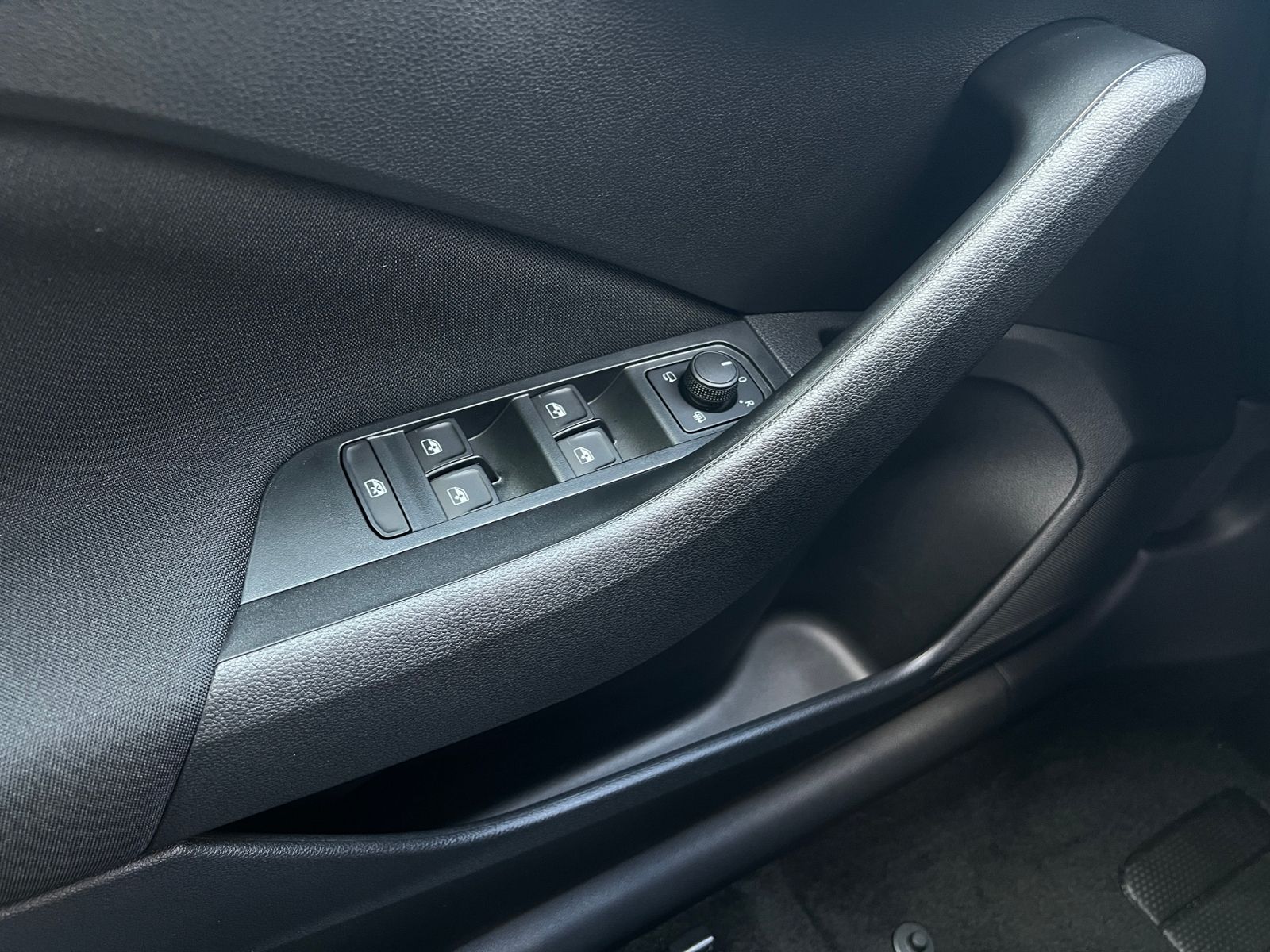 Fahrzeugabbildung SKODA Kamiq Selection 1.0 TSI DSG *ACC, LED, Kamera, S