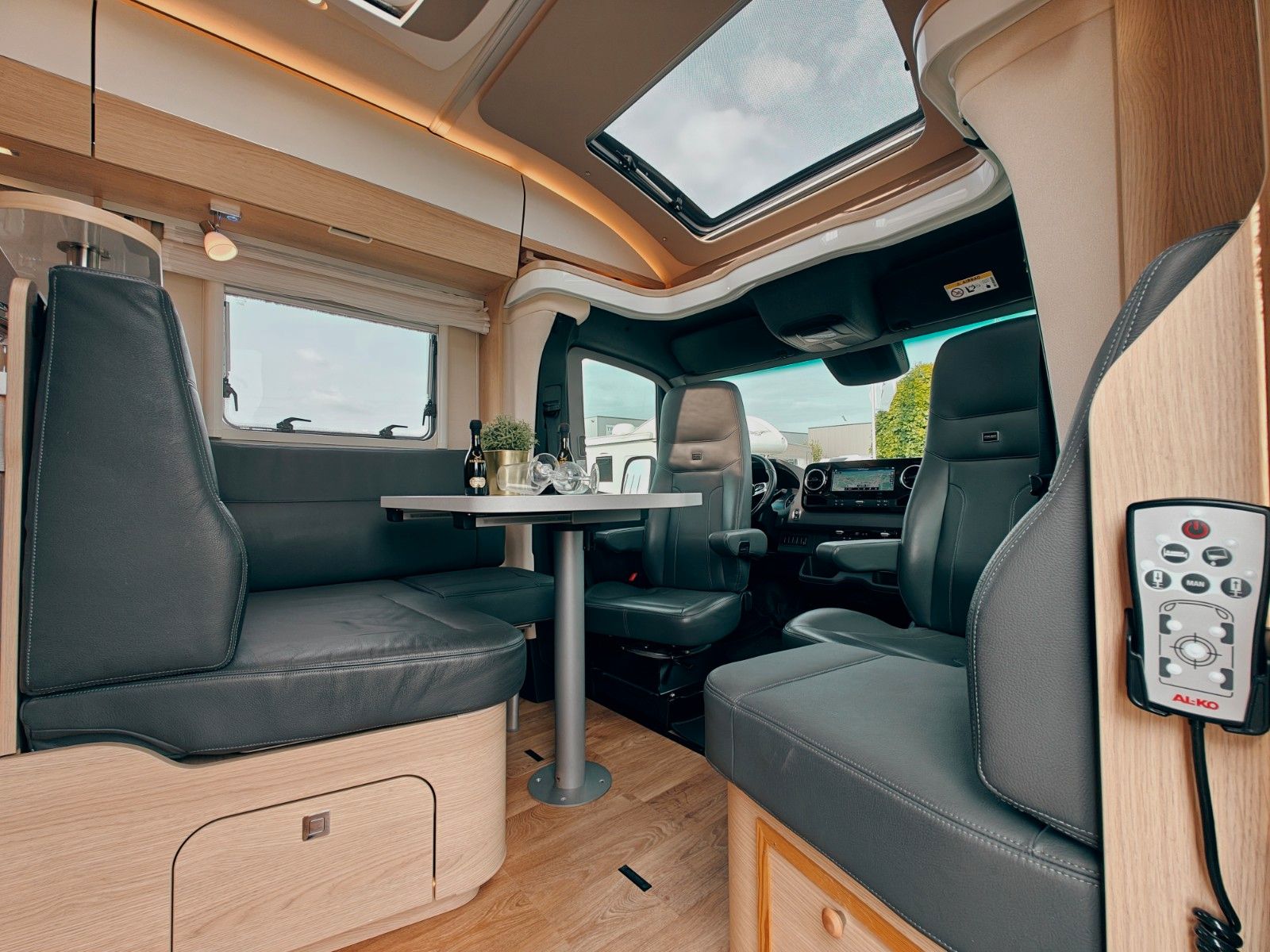Fahrzeugabbildung HYMER / ERIBA / HYMERCAR B - KLASSE MC T 680 - INDIVIDUAL AUS ERSTBESITZ
