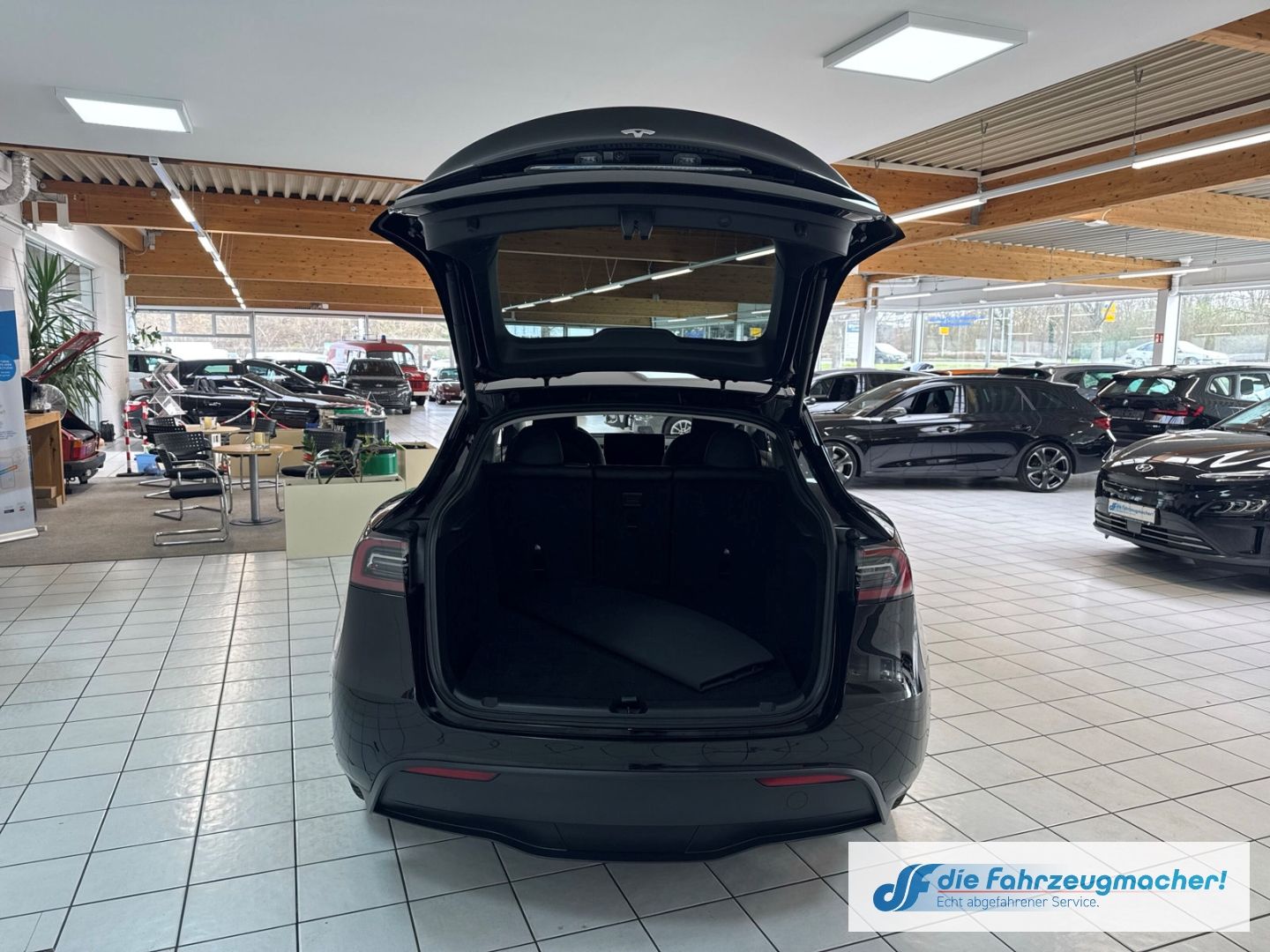 Fahrzeugabbildung Tesla Model Y RWD Panorama Navi Soundsystem LED ACC WL