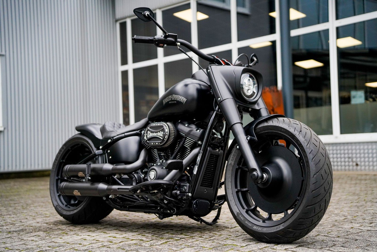 Fahrzeugabbildung Harley-Davidson FLFBS Fat Boy 114 cui - All Black - Jekill - 260