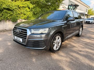 Audi Q7 - 1