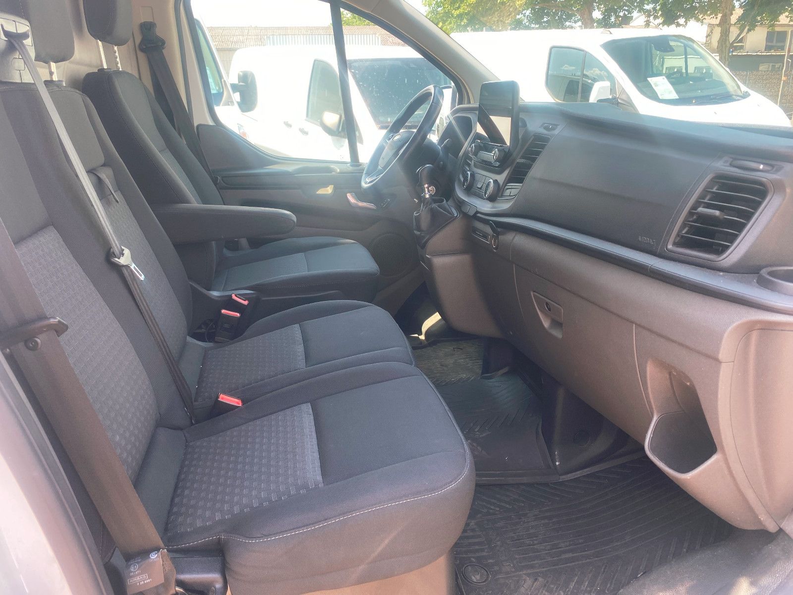 Fahrzeugabbildung Ford Transit Custom Kasten 300 L2 Trend,AHK,Regale