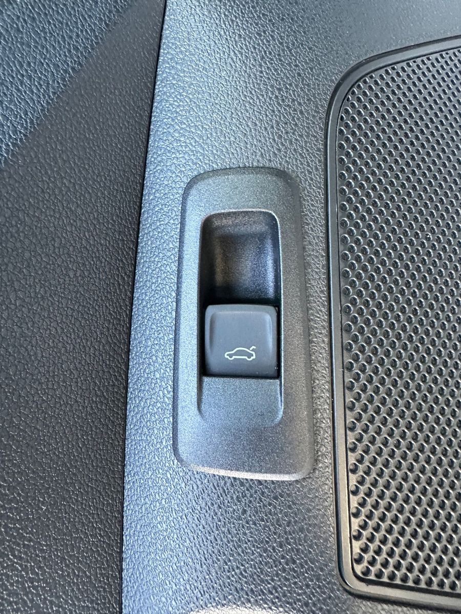 Fahrzeugabbildung SKODA Karoq 2.0 TDI DSG 4x4 Sportline NAV+ACC+360GRAD