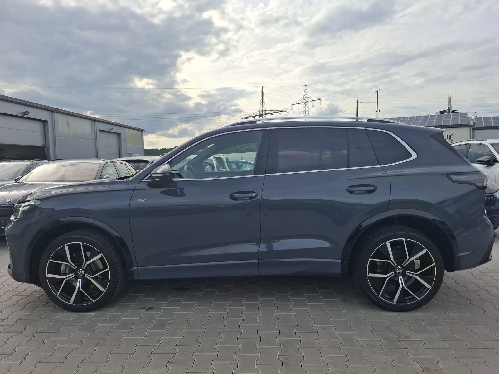 Image du véhicule Volkswagen Tiguan 2.0 TDI 4M R-Line PANO*H&amp;K*AHK*MATRIX*20".