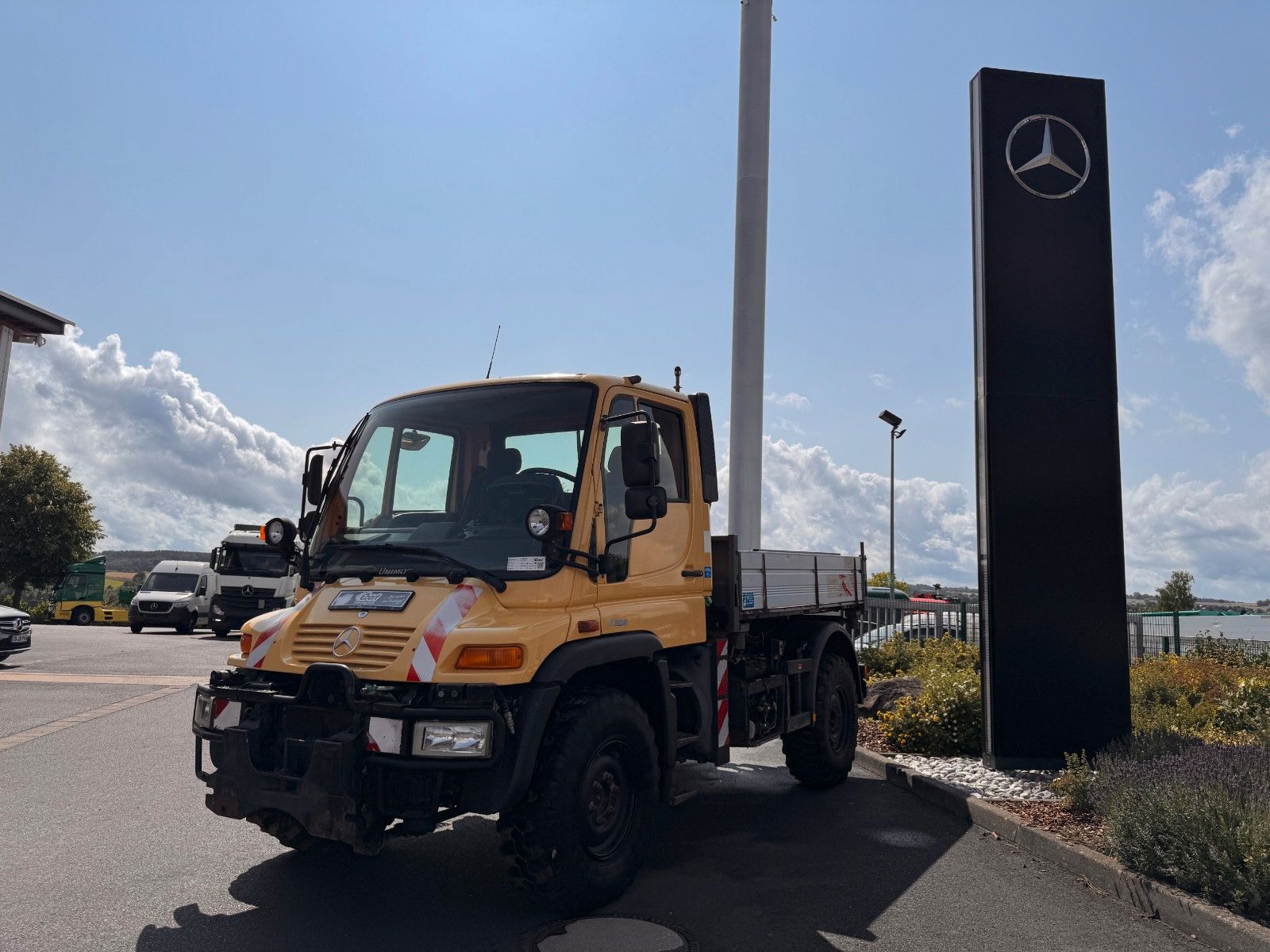 Fahrzeugabbildung Mercedes-Benz Unimog U300 4x4 Vario-Pilot