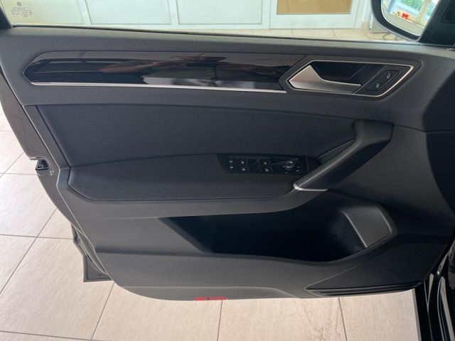 Touran 2.0 TDI DSG Highline Bluetooth Navi LED