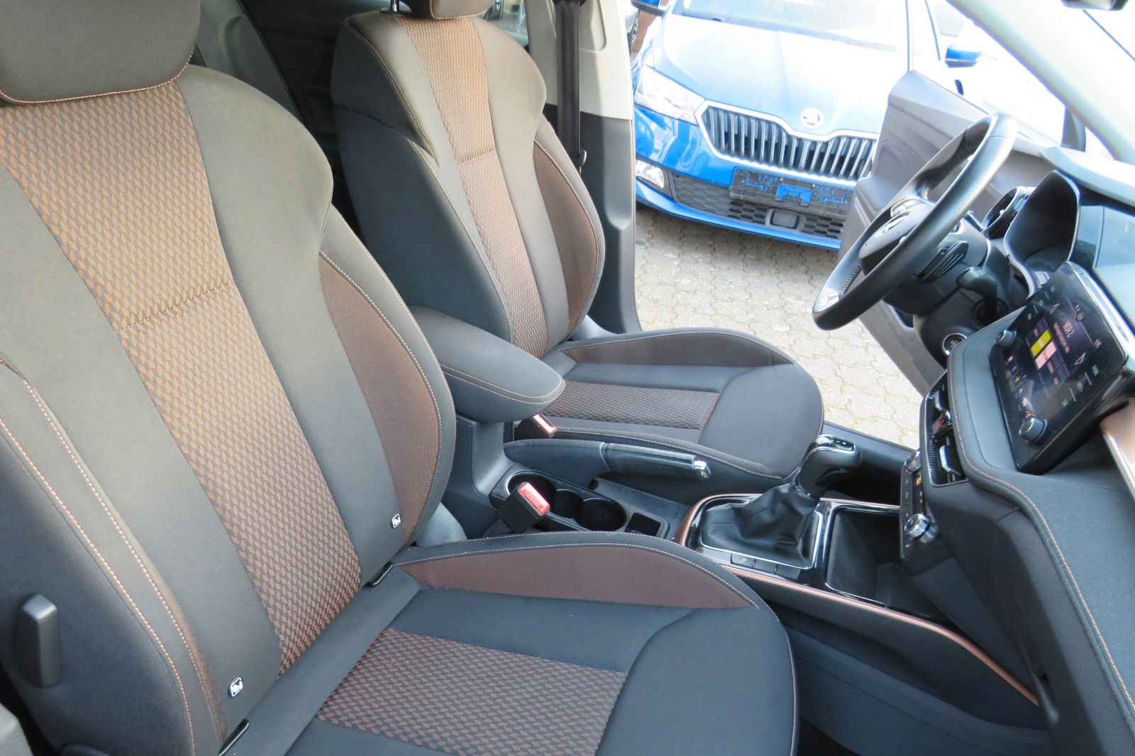 Fahrzeugabbildung SKODA Fabia SPORT DSG 17`SCHWARZ KESSY BI-LED PDC 1.H