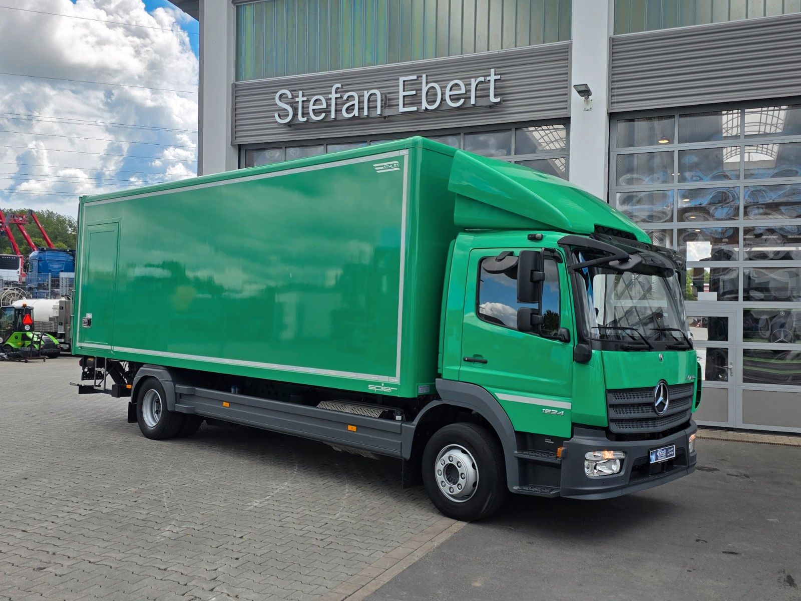 Fahrzeugabbildung Mercedes-Benz Atego 1524 L LBW 2.000kg Tür Kamera Spoiler