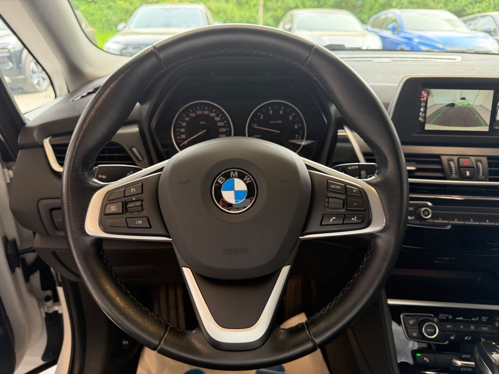 Fahrzeugabbildung BMW 220 i Active Tourer Advantage Business-Paket