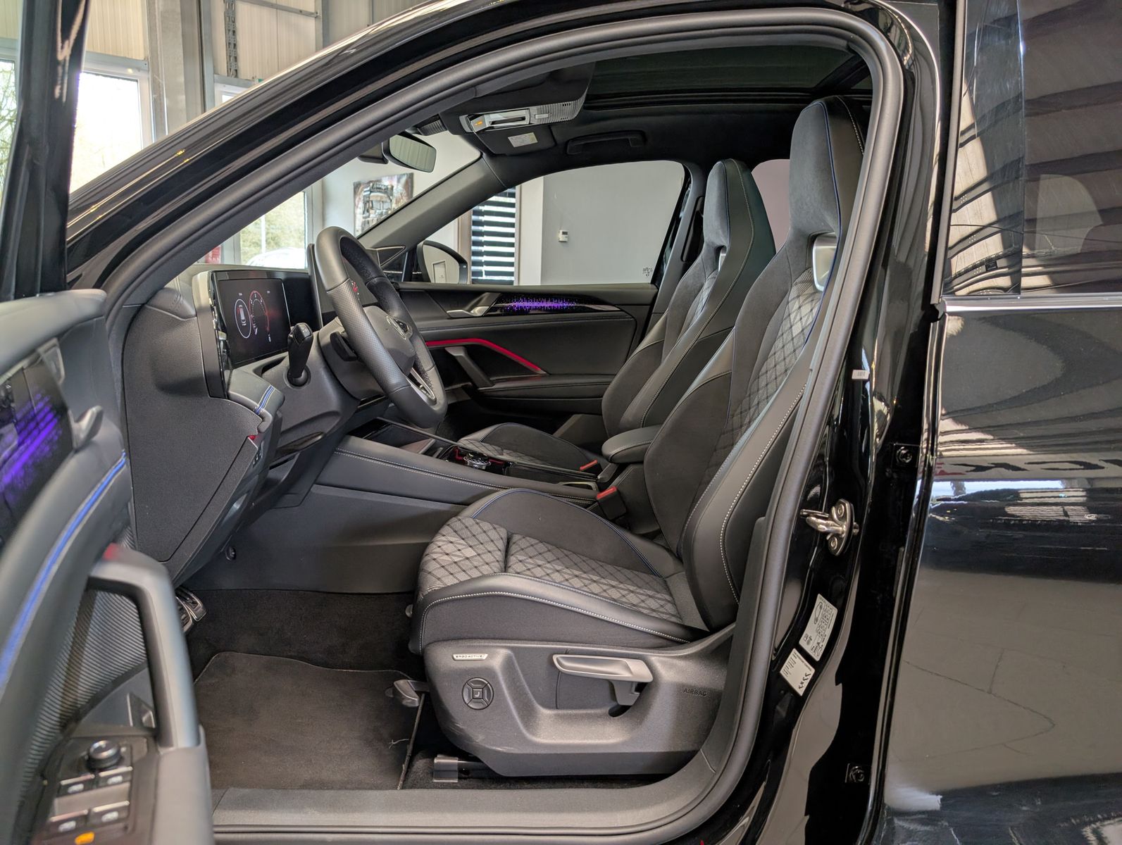Immagine del veicolo Volkswagen Tiguan 2.0TDI R-Line 4M Pano H/K AHK Matrix 20"