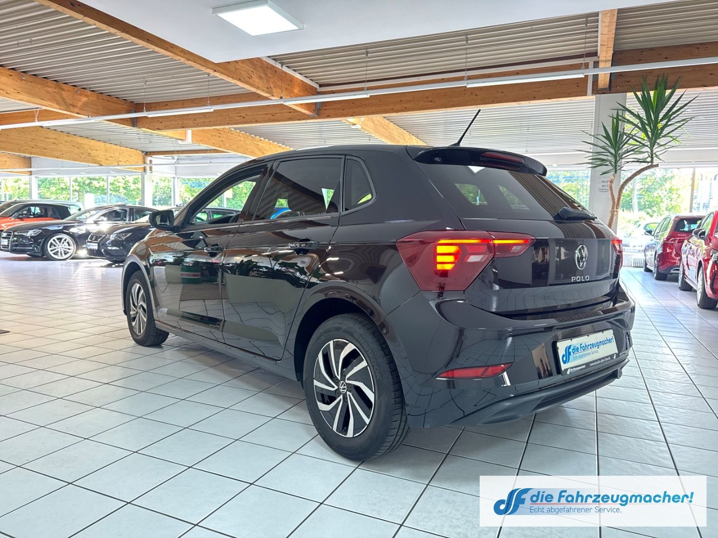 Fahrzeugabbildung Volkswagen Polo VI Life Digitales Cockpit LED Dyn. Kurvenli