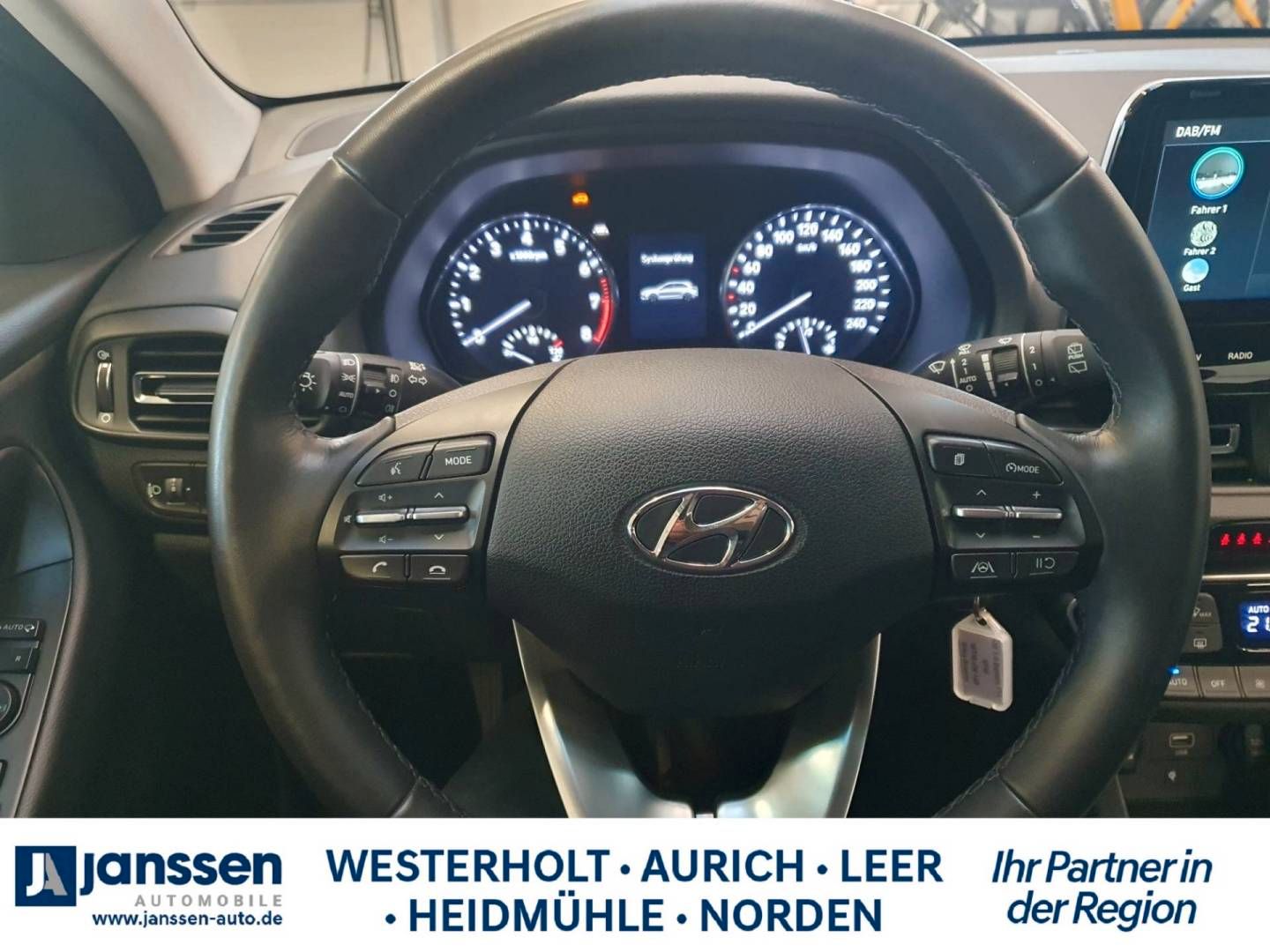 Fahrzeugabbildung Hyundai i30 Benzin Turbo TREND Navigationspaket
