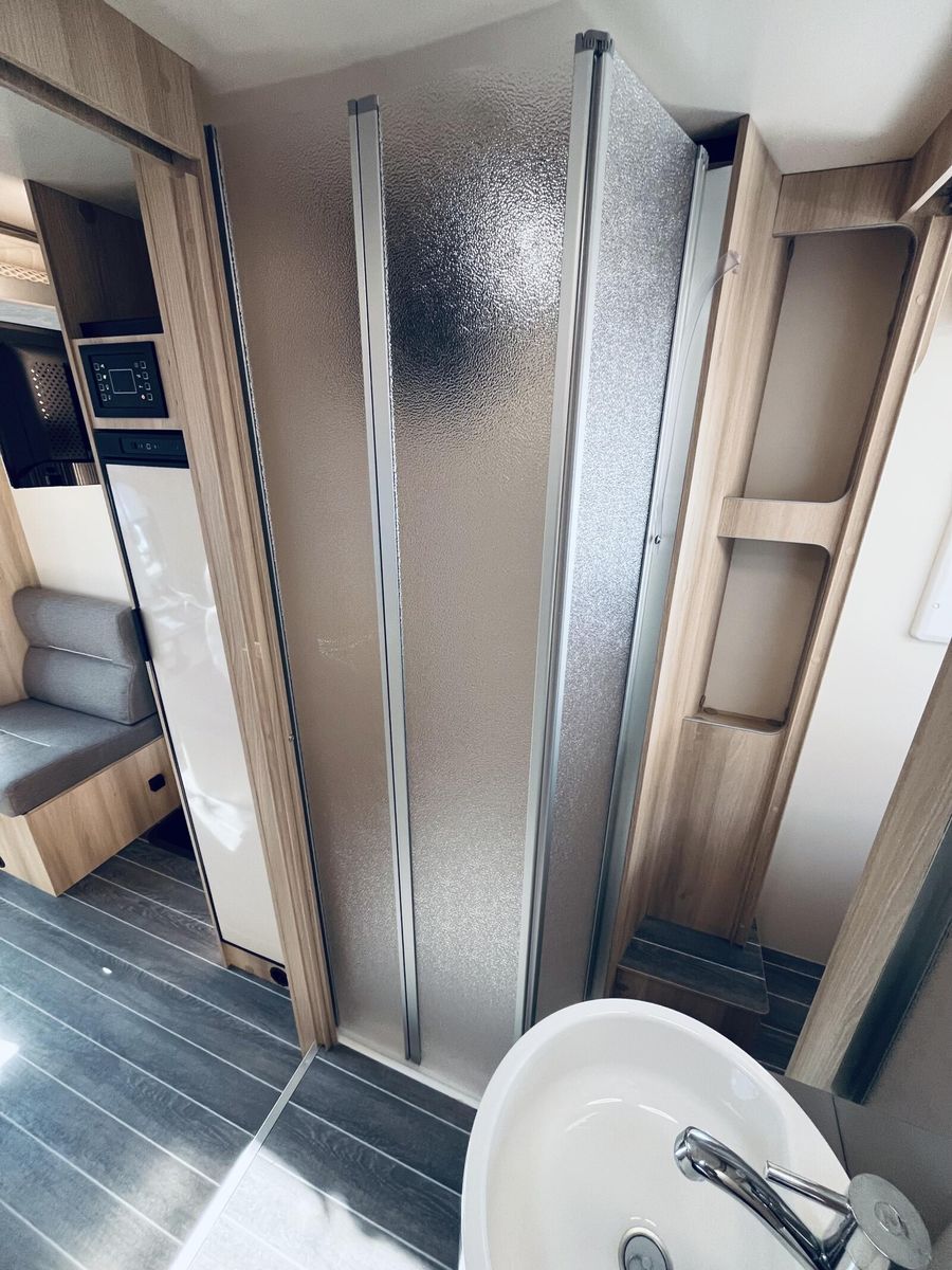 Fahrzeugabbildung NobelART T 6000 Ford