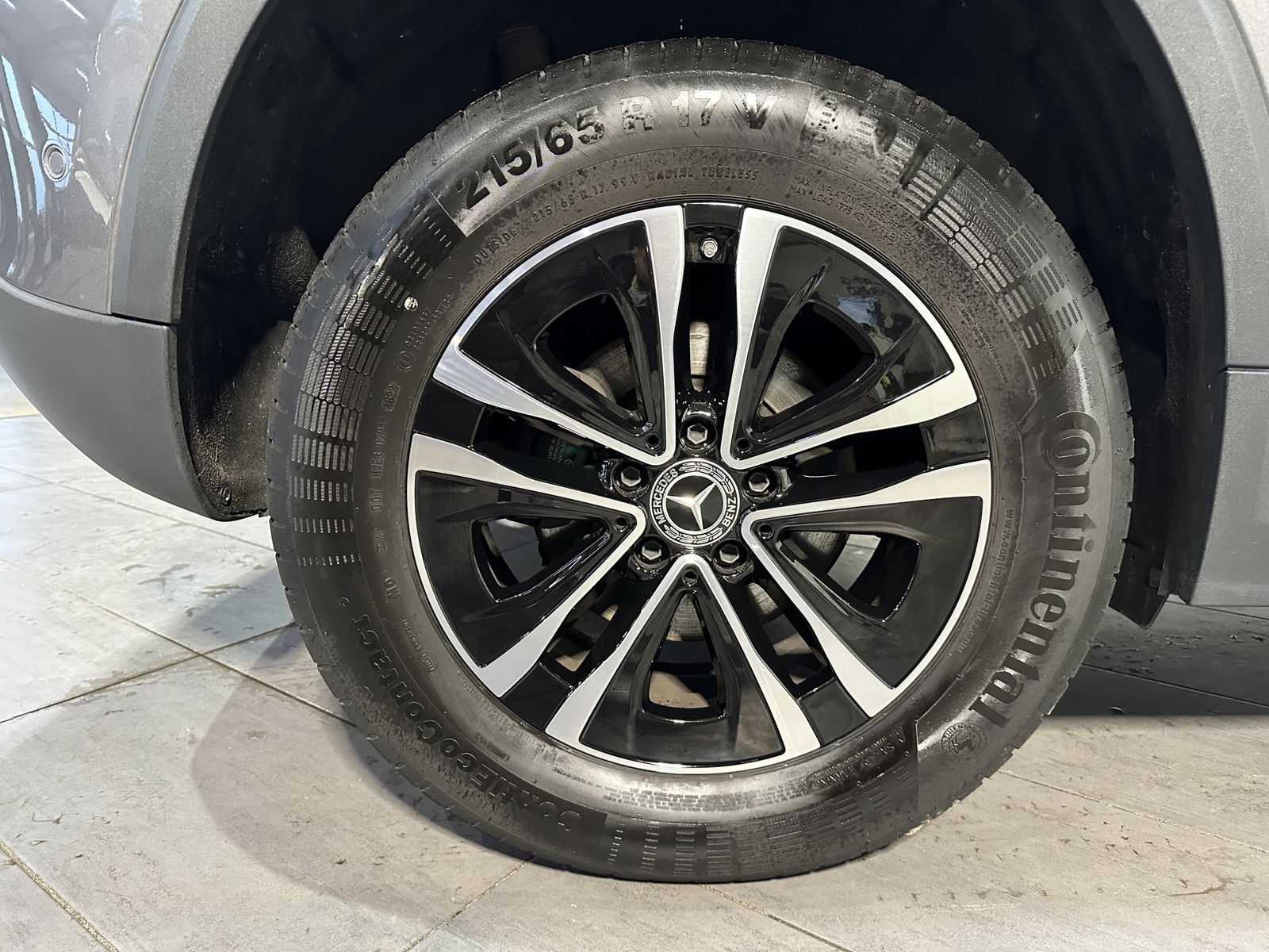 Fahrzeugabbildung Mercedes-Benz GLA 180d Style NAV+LED+WIDESCREEN+KAM+1HD+17ZOLL