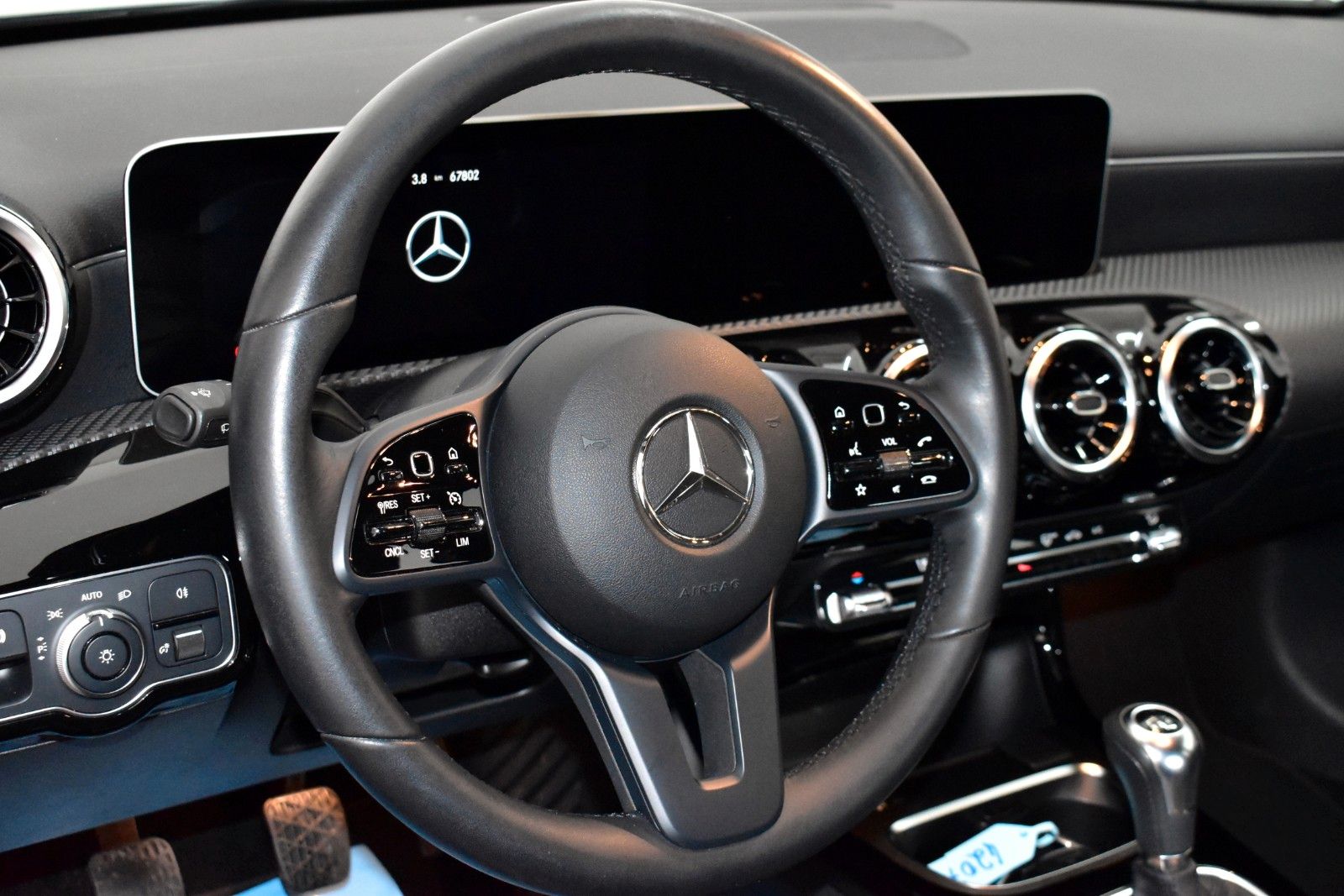 Fahrzeugabbildung Mercedes-Benz A 180d T.Leder,Navi,LED,SH,Park-Paket