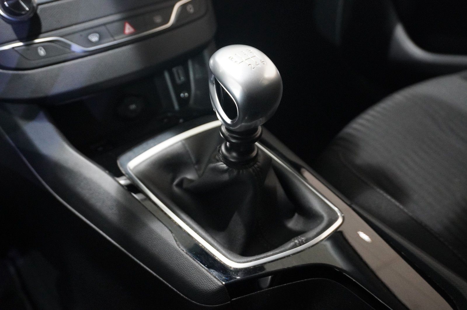 Fahrzeugabbildung Peugeot 308 SW 1.6 HDI ACTICE NAVI/SH/PDC/TEMP/SPORT/AHK