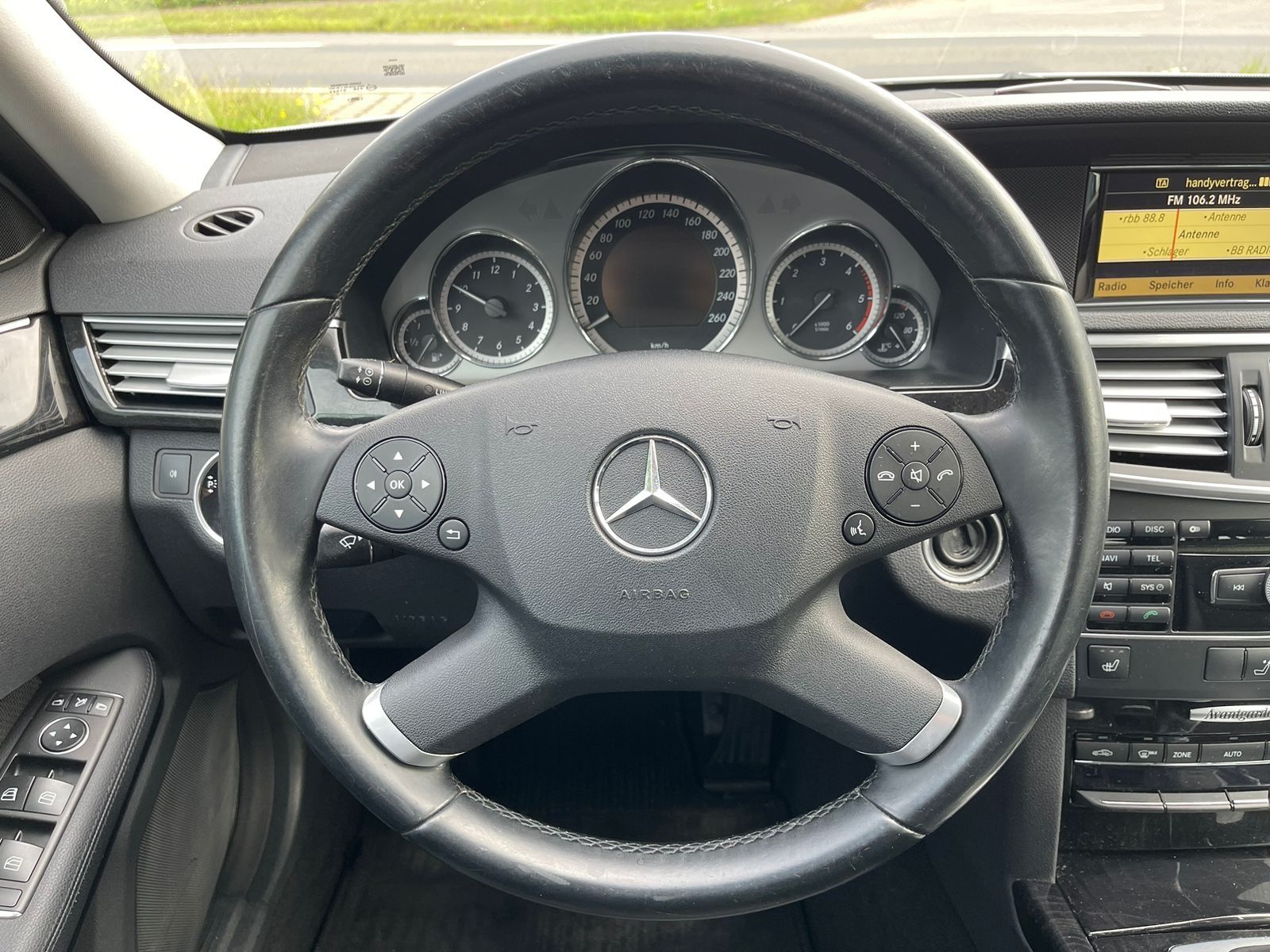 Fahrzeugabbildung Mercedes-Benz E 200  CDI Avantgarde*Navi*PDC*Klima*Bi-Xenon*
