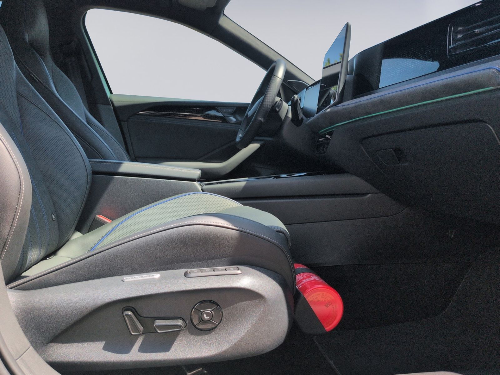 Passat 2.0 TDI DSG 4M R-Line MATRIX+AHK+HEADUP