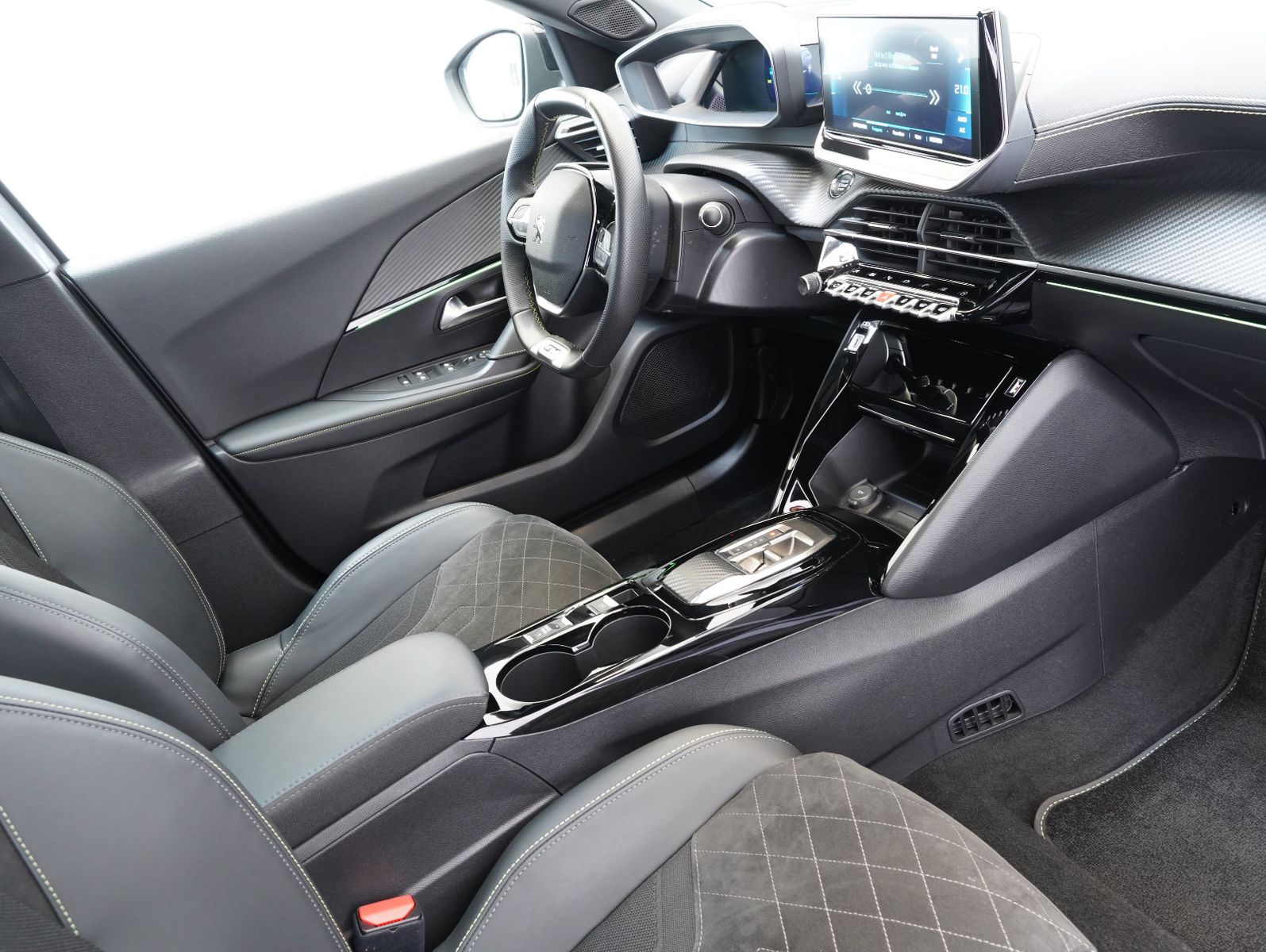 Fahrzeugabbildung Peugeot e-2008 GT Pack LED/ACC/PANORAMA