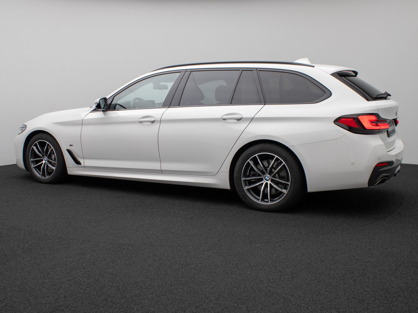 Fahrzeugabbildung BMW 530d xD M Sport Panorama Laser 360°HUD DAB H/K