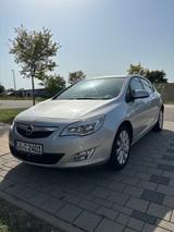 Opel Astra Sports Tourer 1.6 Selection 85 kW Sele... - Opel Astra aus 2010: Sports Tourer