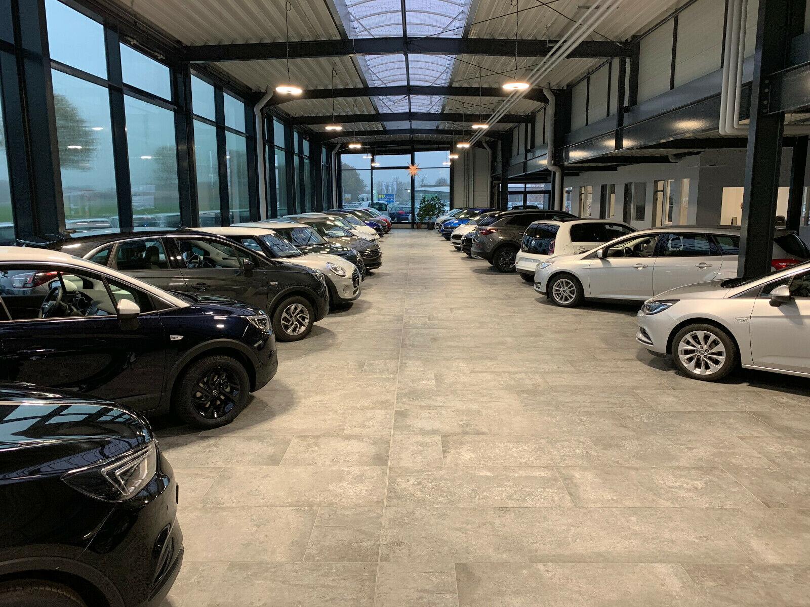 showroom-image-top
