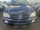 Mercedes-Benz ML 320 - Mercedes-Benz ML 320 mit Benzin-Antrieb