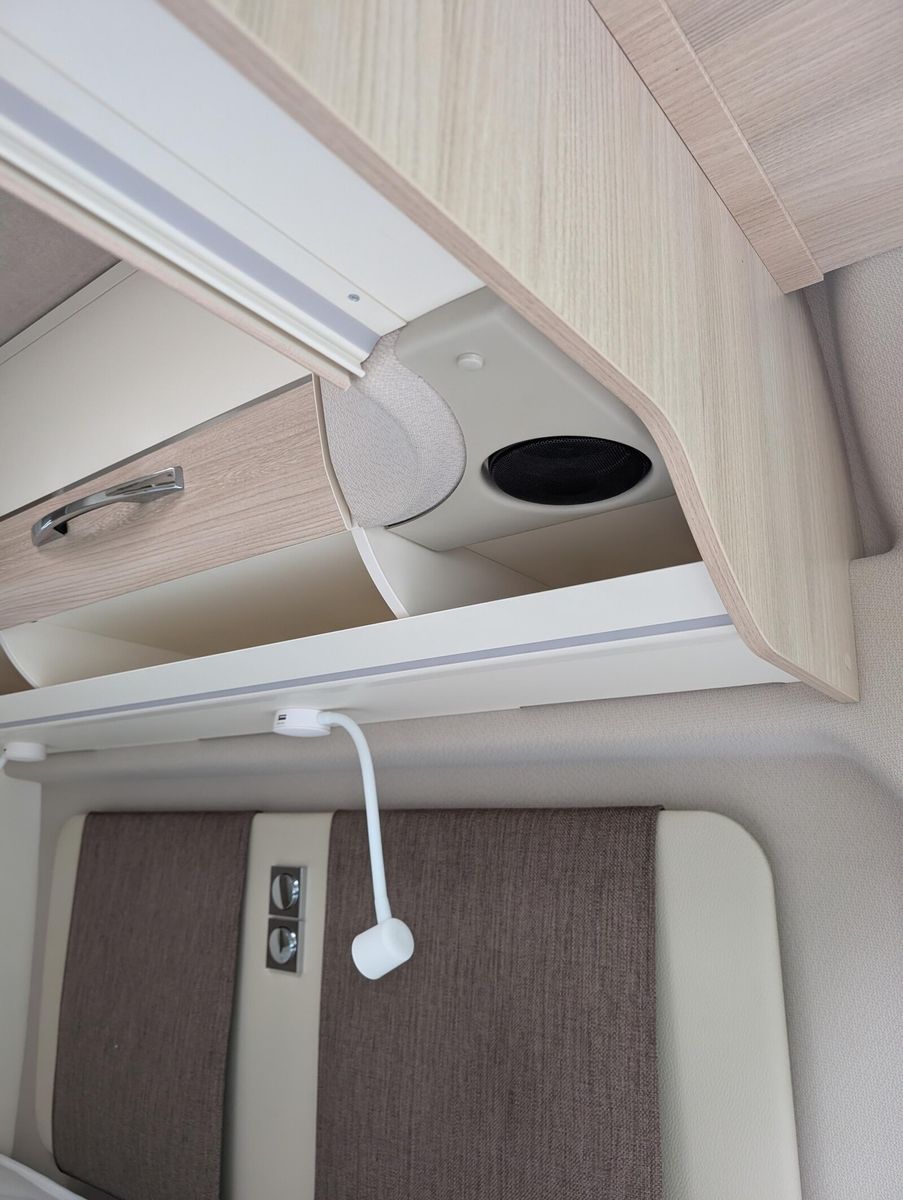 Fahrzeugabbildung Eura Mobil Van V 595 HB Captain-Chair-Sitze, Solar, Skyroof