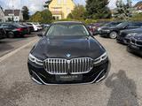 BMW 730d LCI / LUFTFAHR-W / HUD / WENIG KM - BMW 730 aus 2021