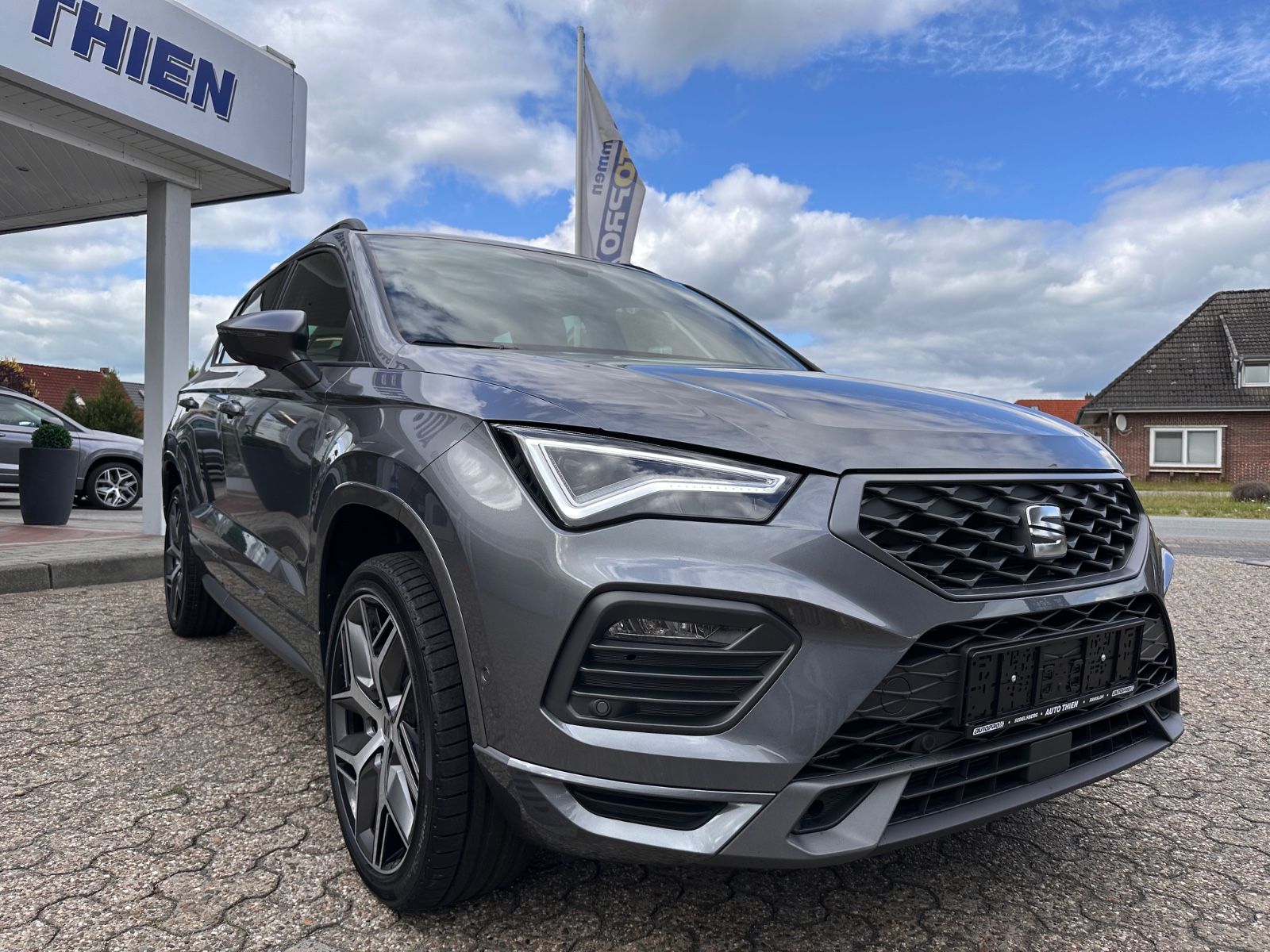 Fahrzeugabbildung SEAT Ateca FR 1.5 TSI DSG ACC/NAVI/LED/PDC/eHeck/SHZ