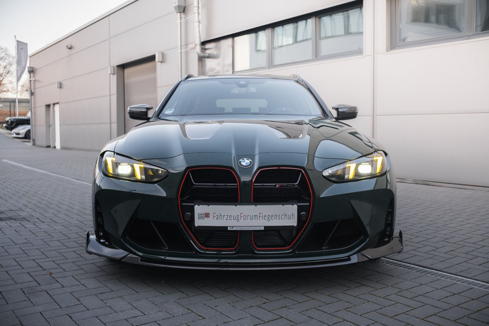Fahrzeugabbildung BMW M3 Touring CS-Sonderfarbe-Drive-&ParkingAssist.