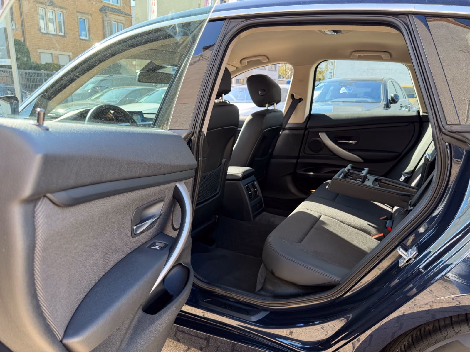 BMW 330i xDrive GT*INDIVIDUAL*Advan.*1HD*KAM*HUD*LED