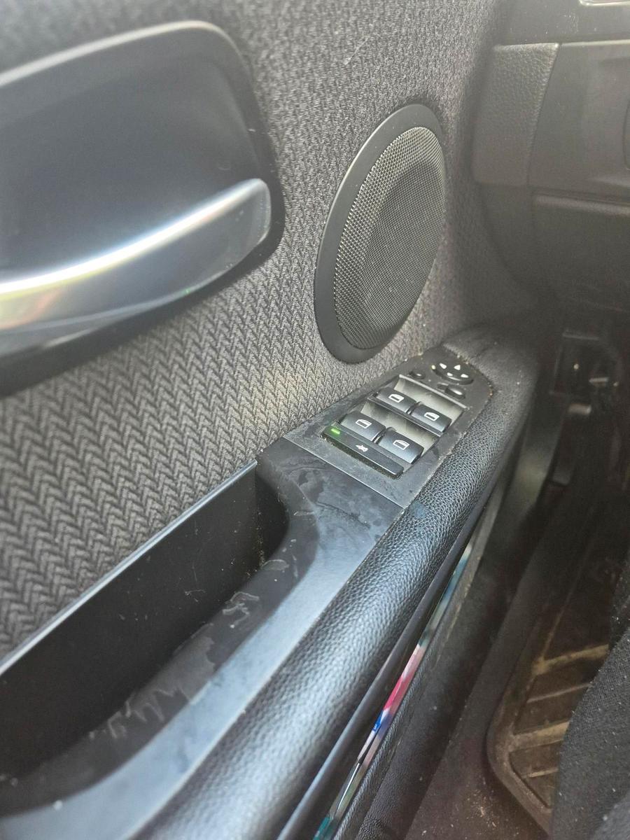BMW 320 2009 — photo 10