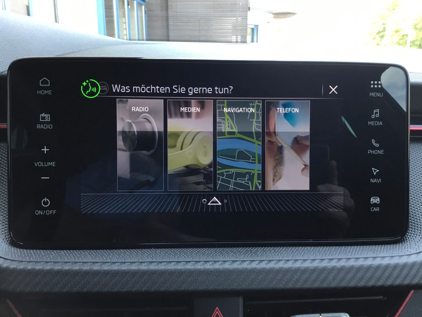 Fahrzeugabbildung SKODA Kamiq 1.5 TSI DSG Monte Carlo+AHK+Navi+Kamera