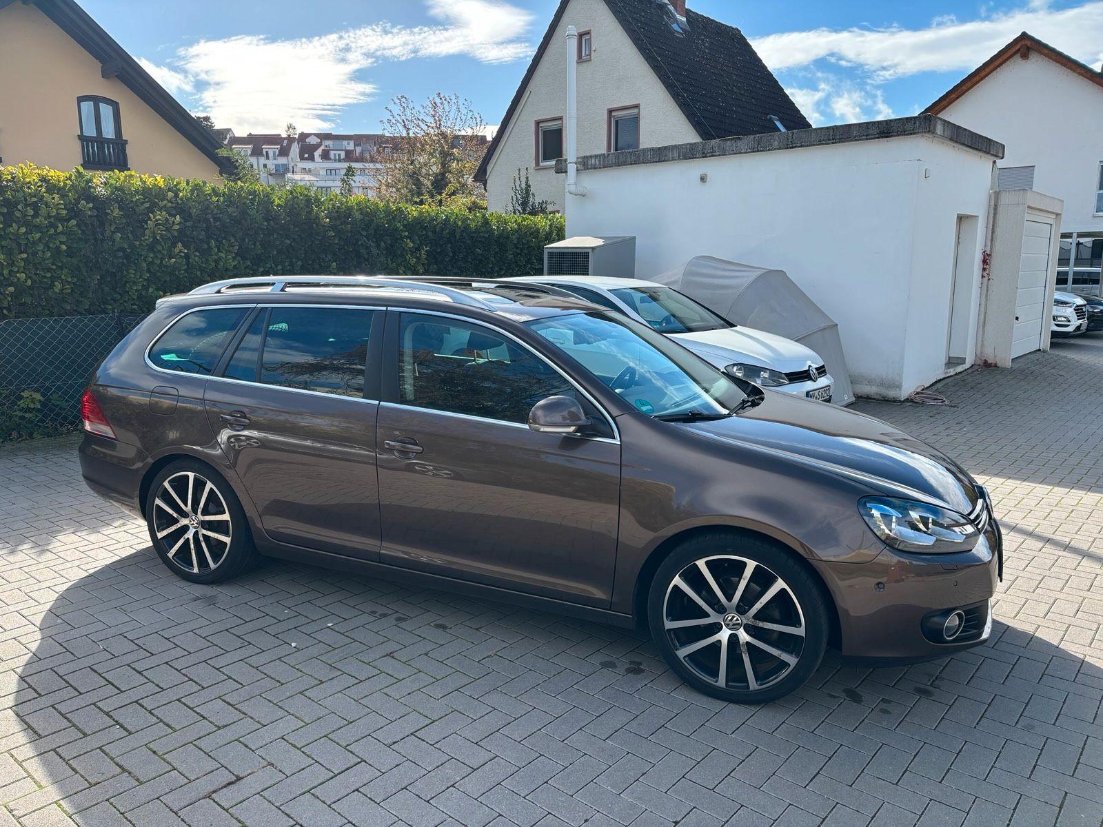 Volkswagen Golf 2012 — interior