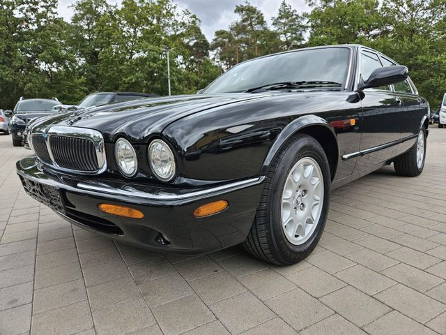 Jaguar XJ8