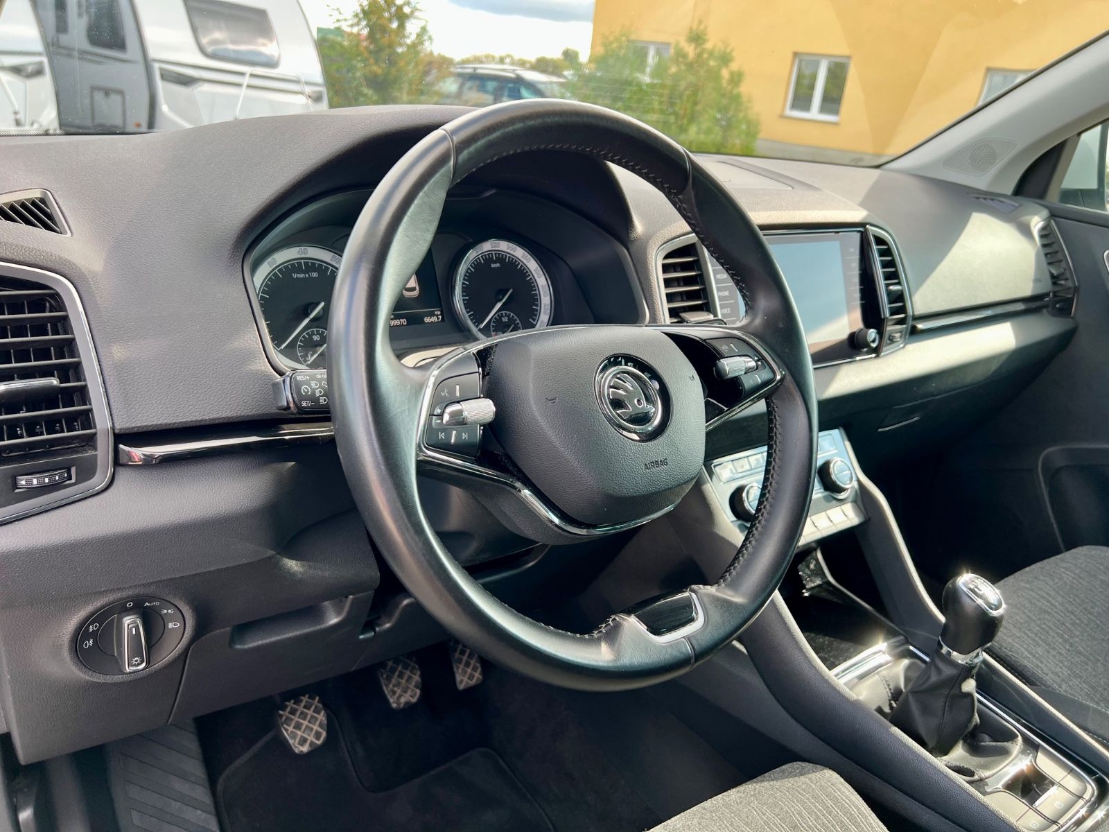 SKODA Karoq 1.5 TSI Style KLIMAAUT NAVI SHZ PDC CARPLA