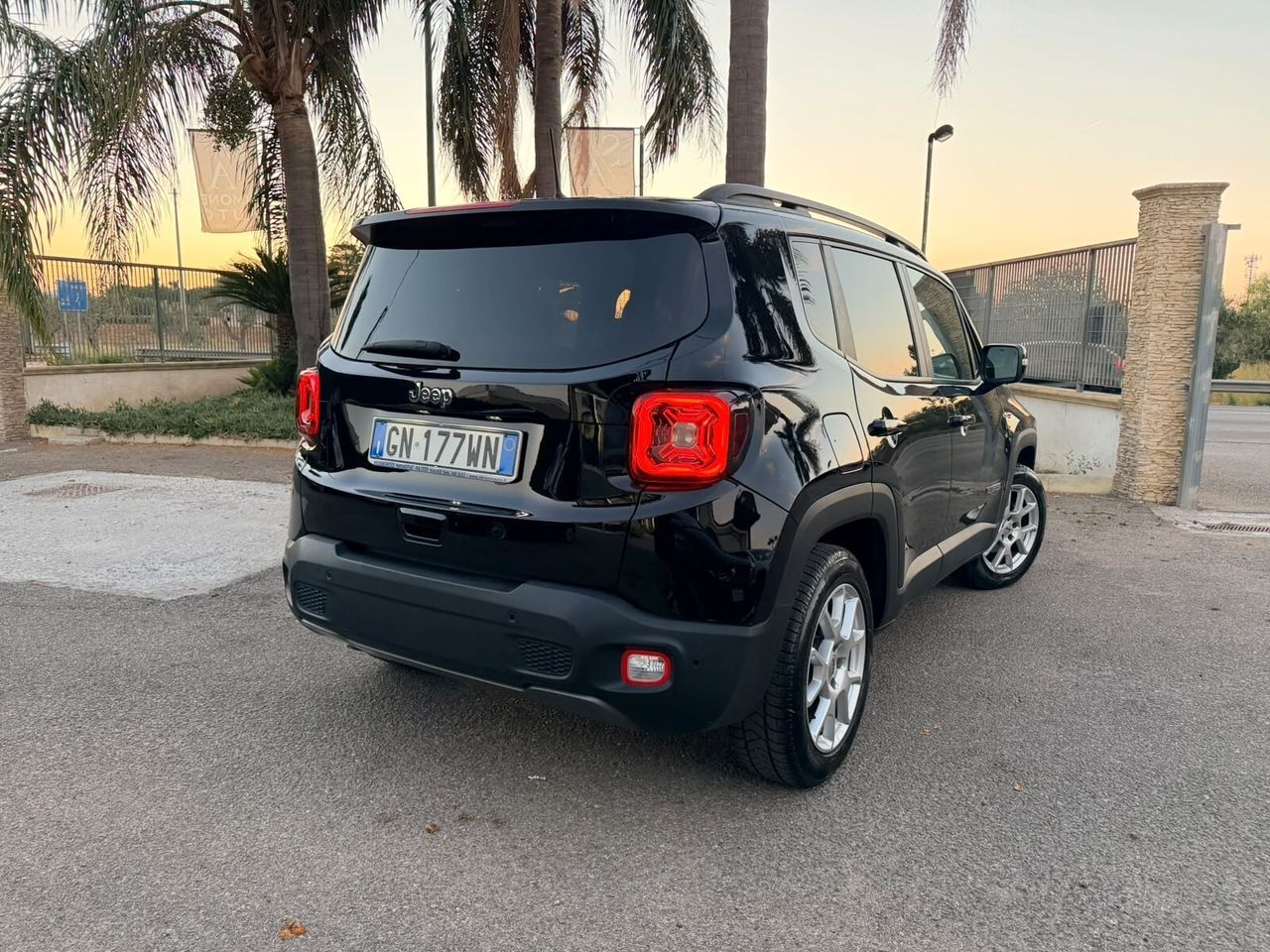 Jeep Renegade 1.6 Mjt 130 CV Limited Full Led imagem 2
