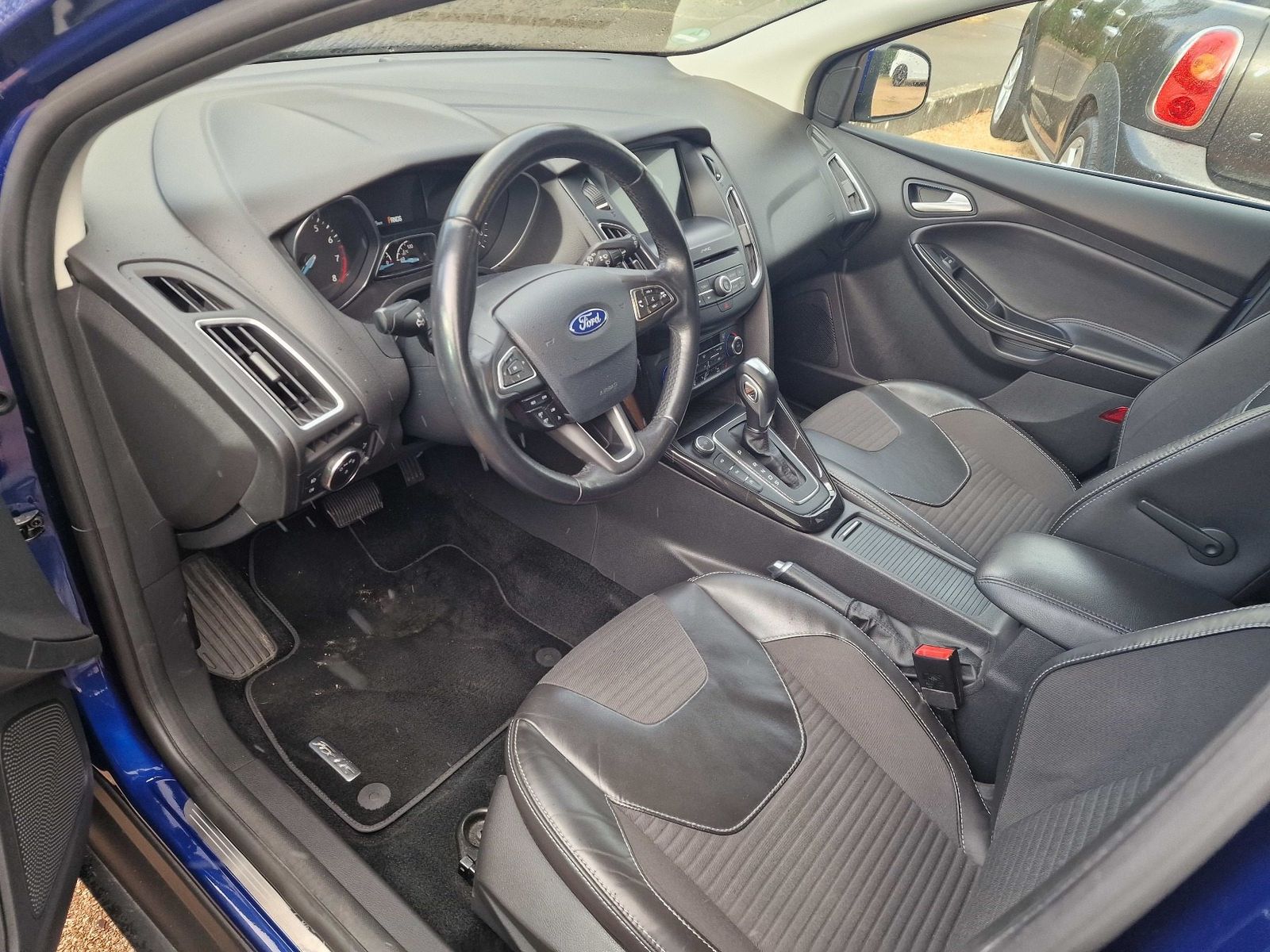 Fahrzeugabbildung Ford Focus Turnier Titanium, AHK,Xenon,Navi