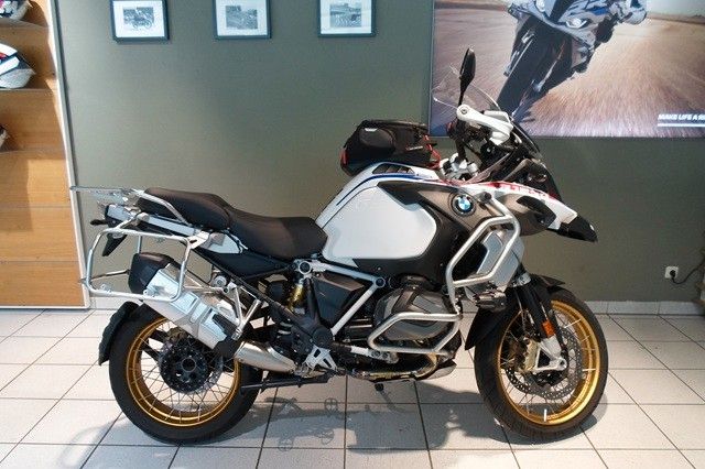 Fahrzeugabbildung BMW R1250GS ADV Style Rallye mit Tankrucksack