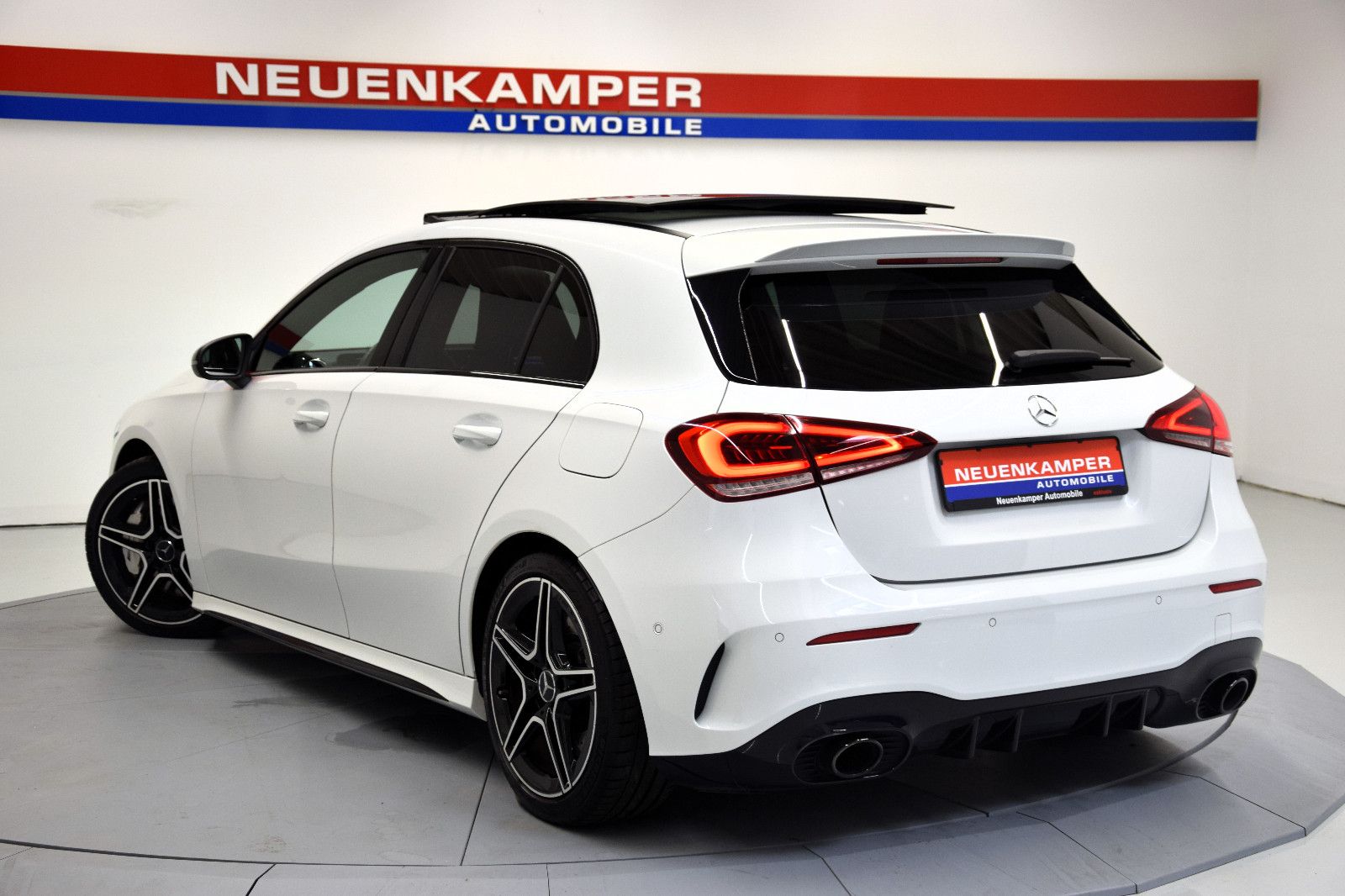 Fahrzeugabbildung Mercedes-Benz A 35 AMG 4Matic Panorama Night-Paket