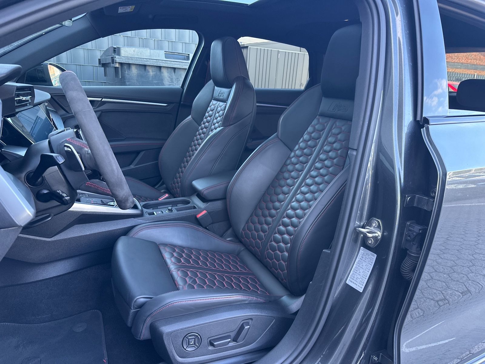 Fahrzeugabbildung Audi RS3 SpB 2.5 TFSI Qu NAV+LED+ACC+HEADUP+KAM+B&O