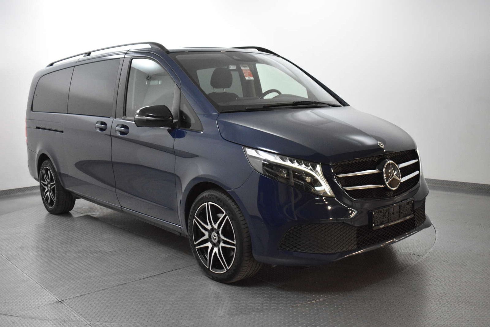Fahrzeugabbildung Mercedes-Benz V300d 4Mat Edit Extralang AMG 19"+NIGHT+AHK+LED+