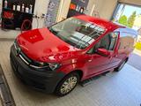 Volkswagen Caddy Maxi Trendline 1,4 TSI Rollstuhlumbau MwSt - Volkswagen Caddy Maxi mit Benzin-Antrieb
